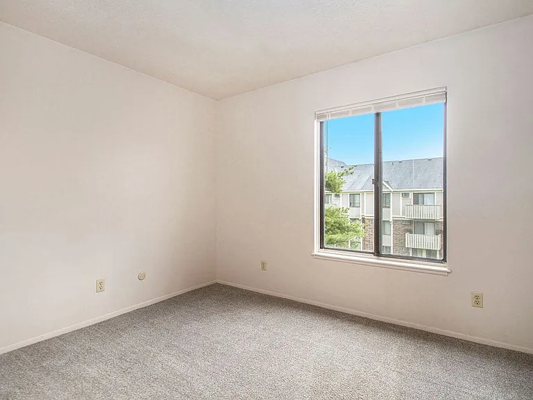 Wingate Apartments — Photo 73