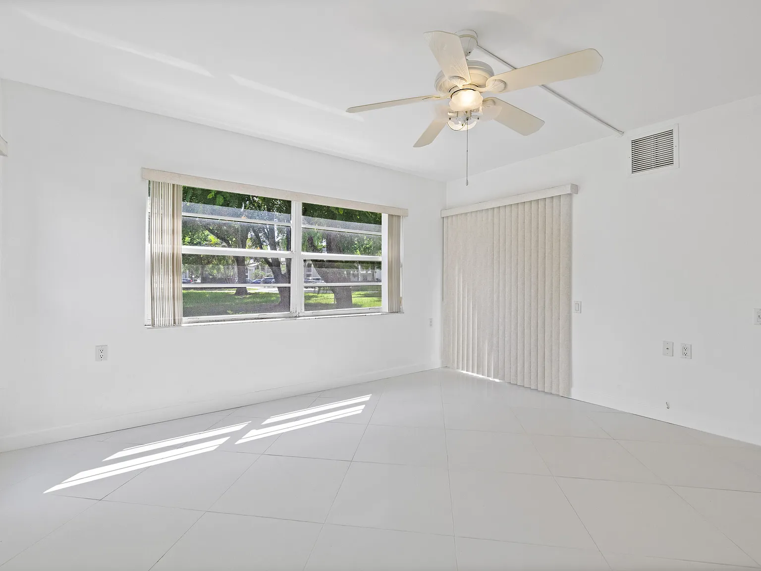 2 bed, 2.0 bath, 962 sqft, $1,800 — Photo 3