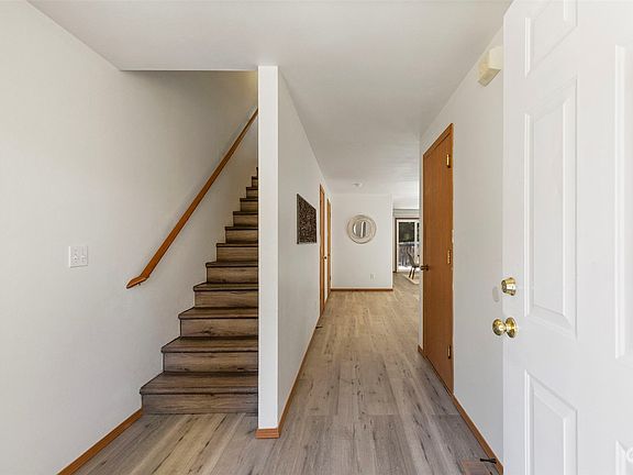 4th image of 374 NW Grandstand Street