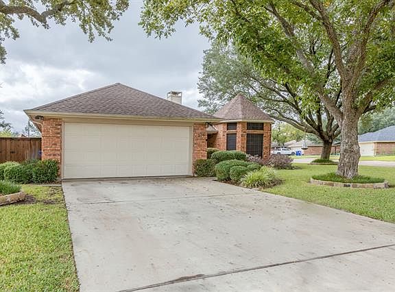 3rd image of 319 Forestwood Dr