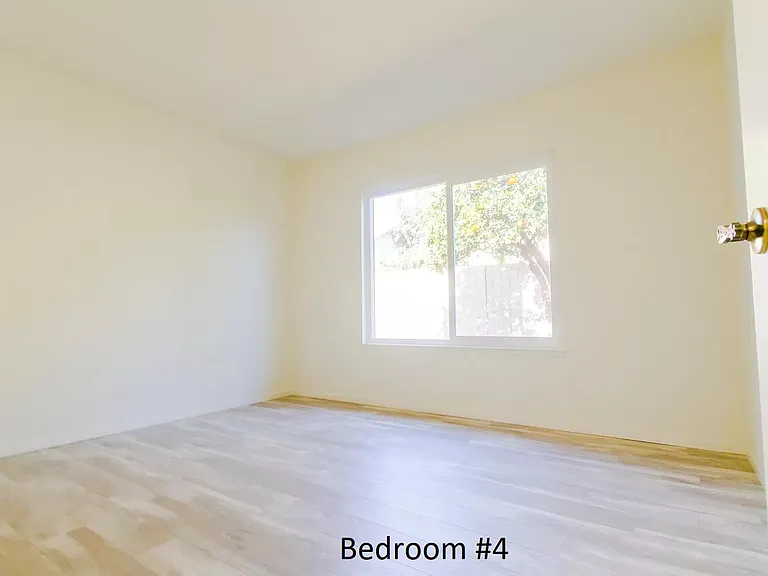 966 Goldenrod Dr — Photo 8