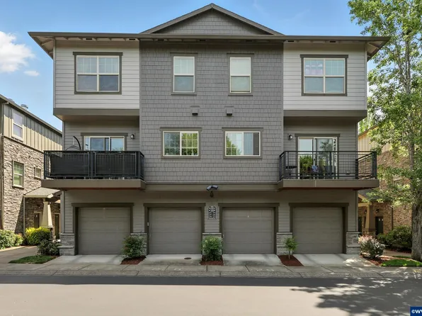 672 NE Newstead Ln, Hillsboro, OR 97006