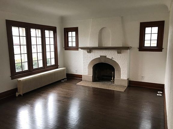 5th image of 207 N Burton Ave
