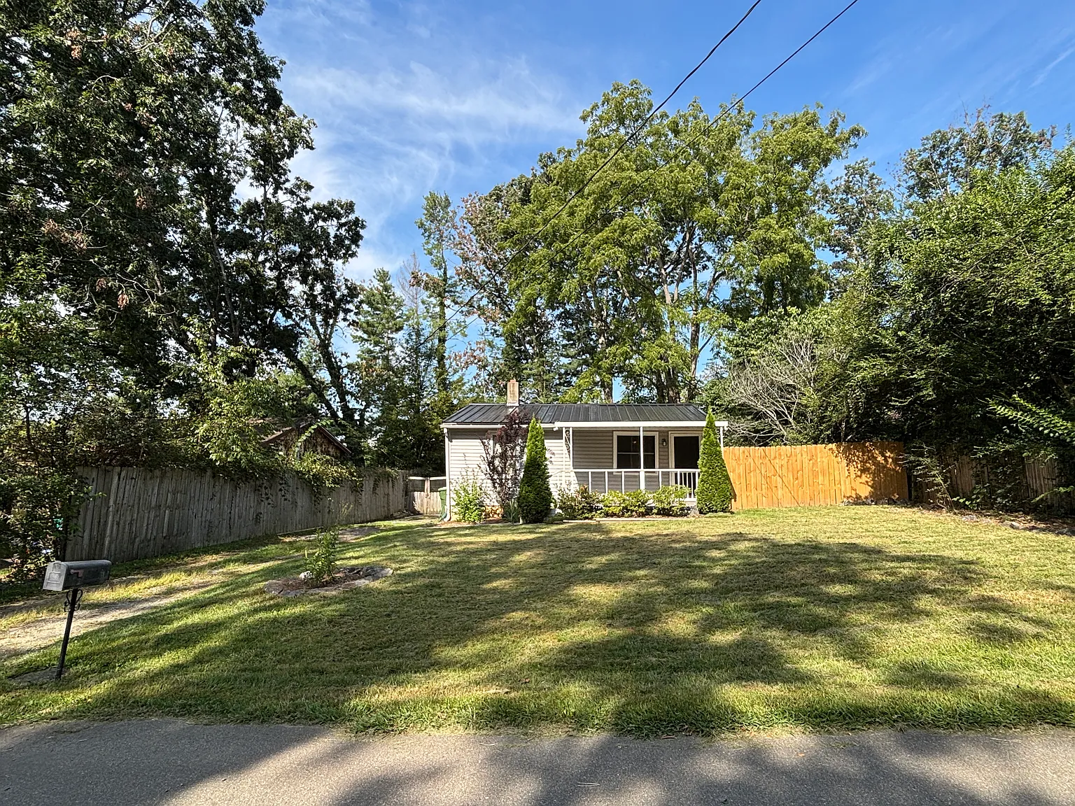 2 bed, 1.5 bath, 930 sqft, $1,825 — Photo 1