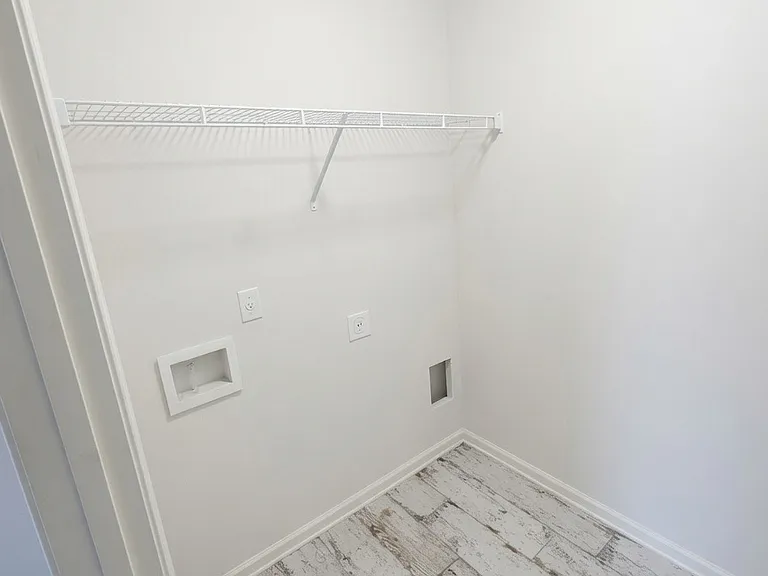 22 Oxford Ln — Photo 5