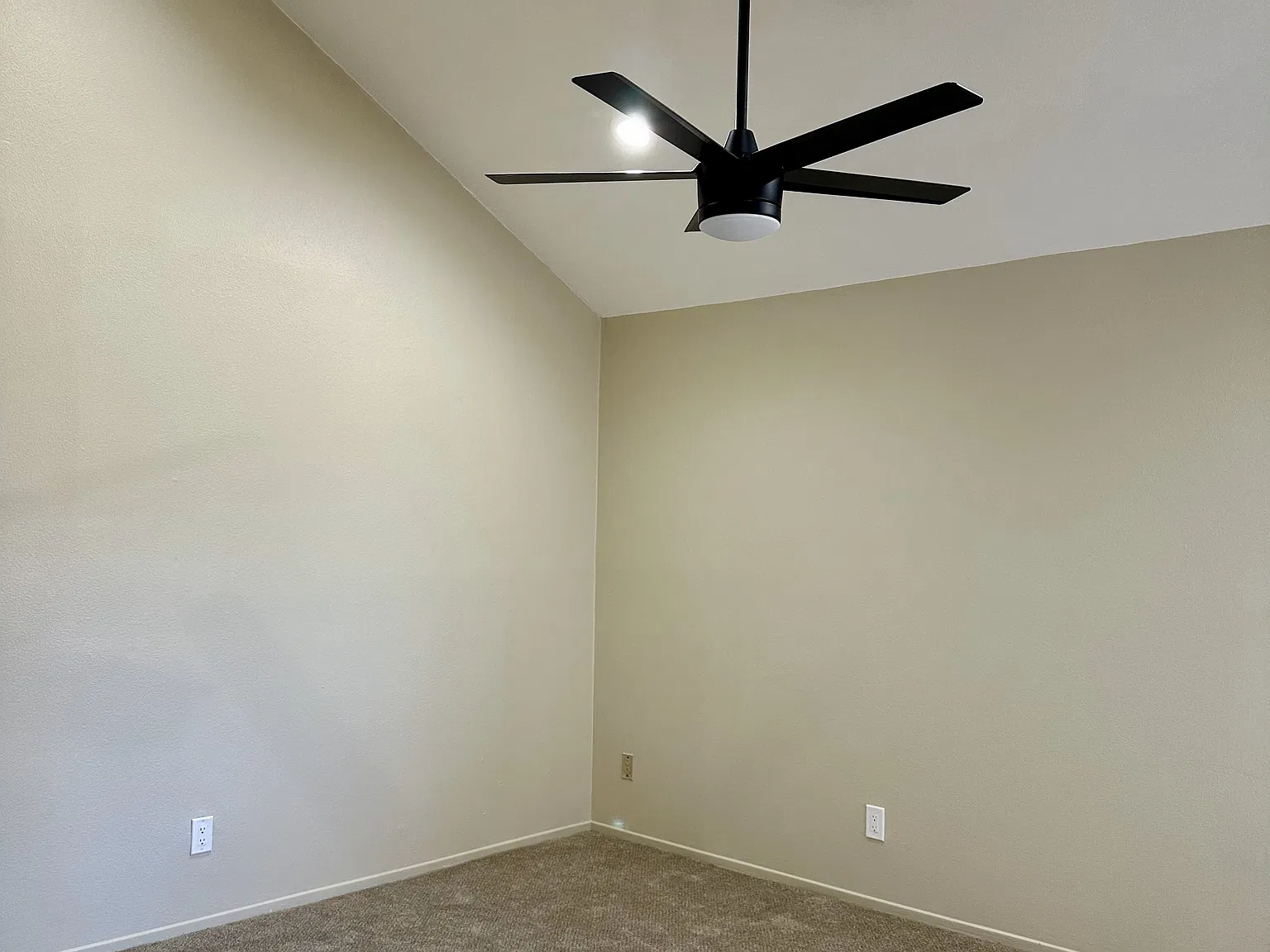 17762 Cameron Ln — Photo 2