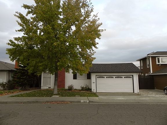 3rd image of 160 Mesa Verde Dr