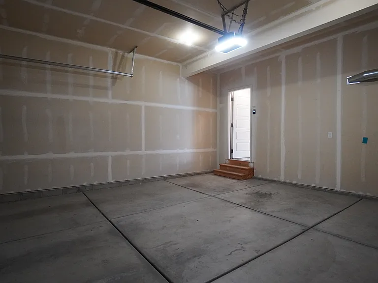 1203 E Roma Dr — Photo 33