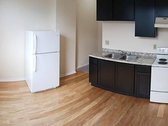 2nd image of 4116 Hamilton Ave #3