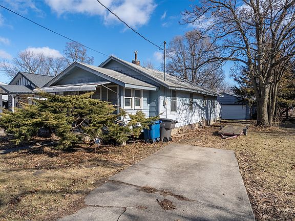 2nd image of 1349 De Wolf St