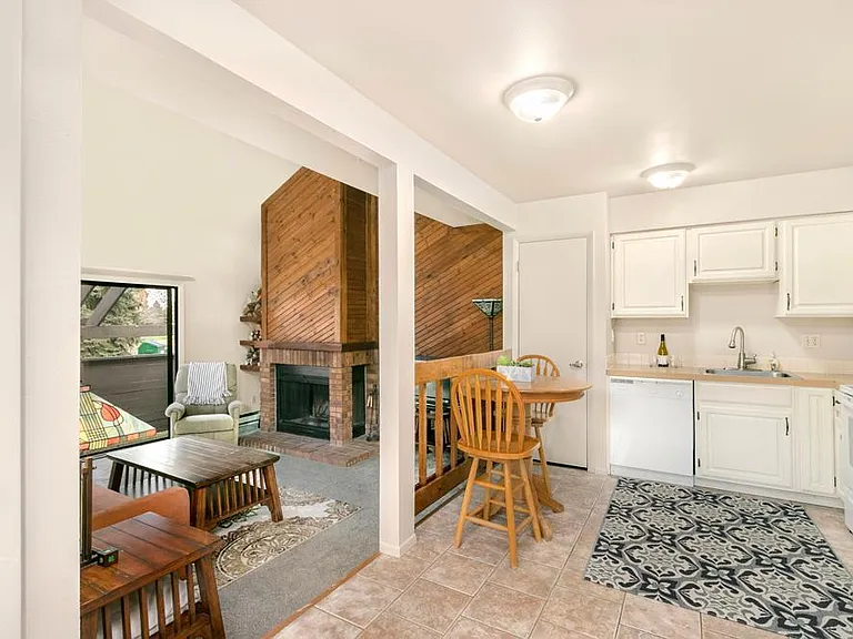 1040 Driftwood Dr — Photo 9