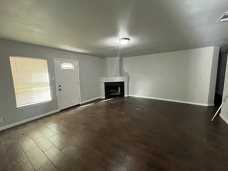 2826 Fisher Field Dr — Photo 3