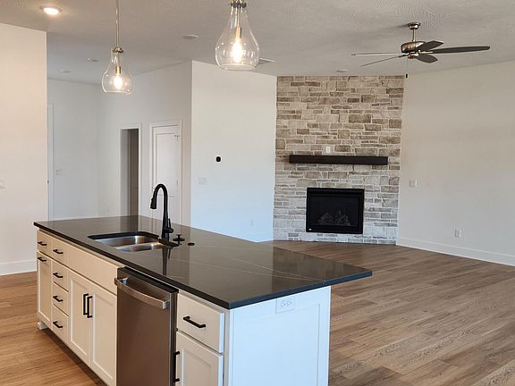 3rd image of 2423 E Swallow Street
