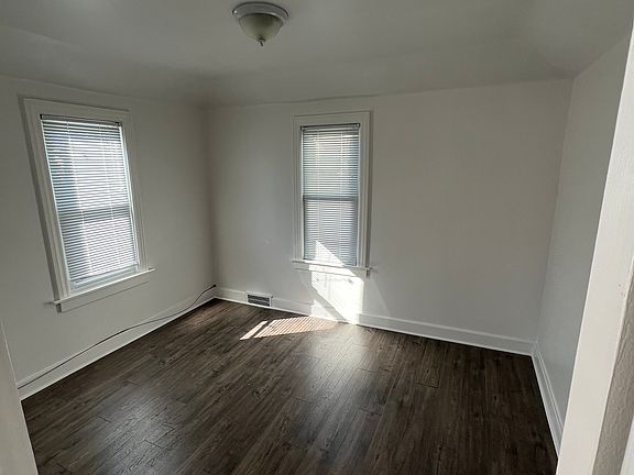 4th image of 16260 Kirkshire Ave