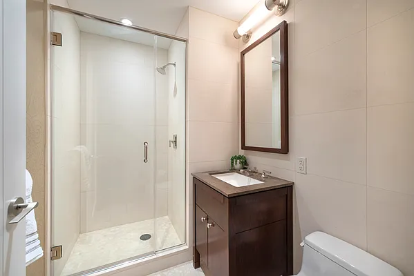 Sold by Enny Property LLC | media 8