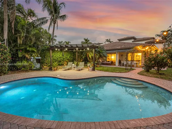 833 Spinnaker Dr E, Hollywood, FL 33019