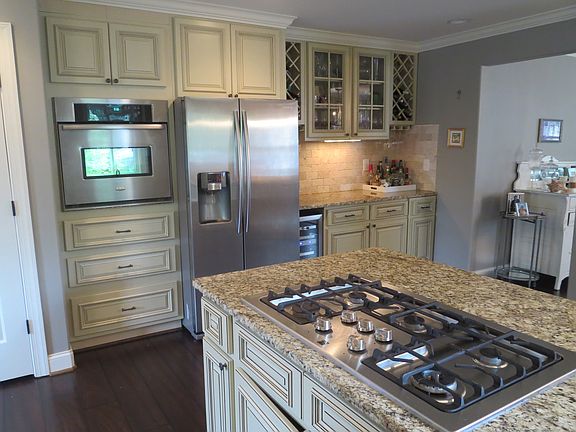 Kitchen Island and Bar