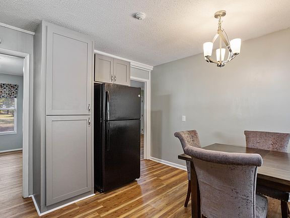3rd image of 2824 Buckskin Dr