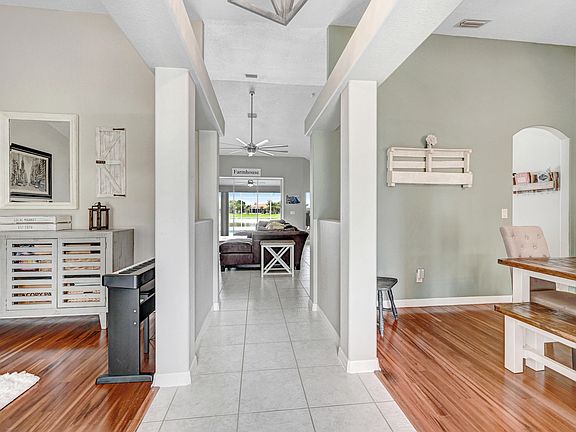 4th image of 1882 Laramie Cir