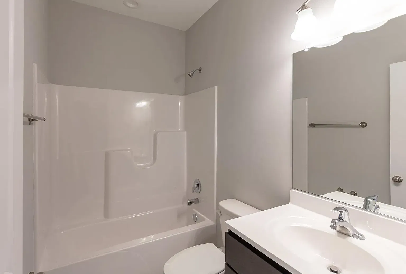 4 bed, 1992 sqft, $2,600 — Photo 3
