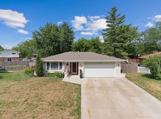 1242 Milne Dr, Lockport, IL 60441