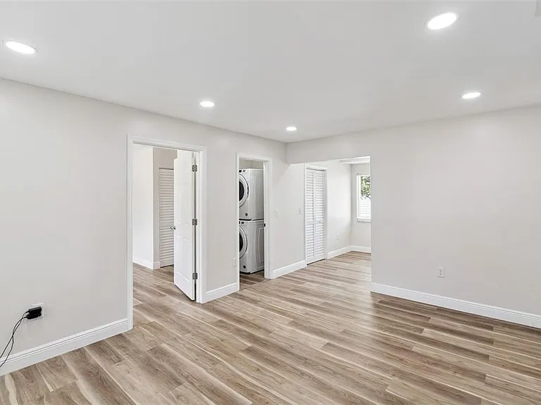 210 E Palm St — Photo 6