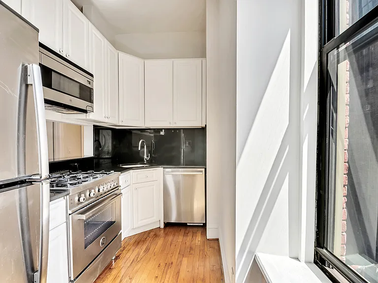 121 Madison Ave #9B — Photo 1