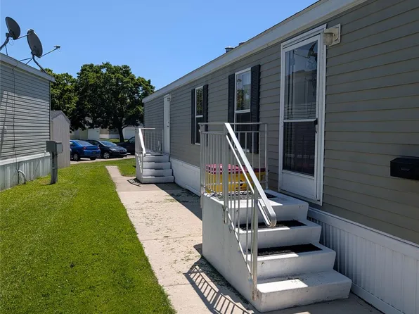 952 Cour Retta St, Warren, MI 48091