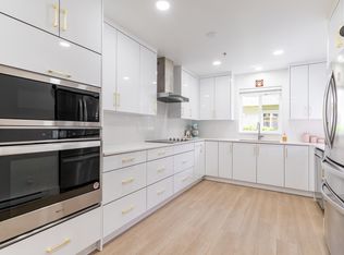 1233 W 16th St #2, North Vancouver, BC V7P 1R5