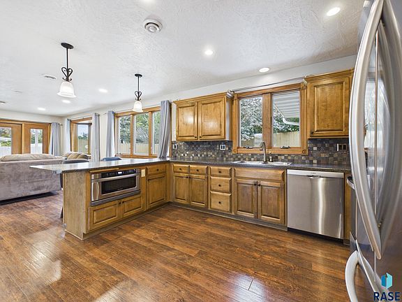 5th image of 2205 W Larkin Dr