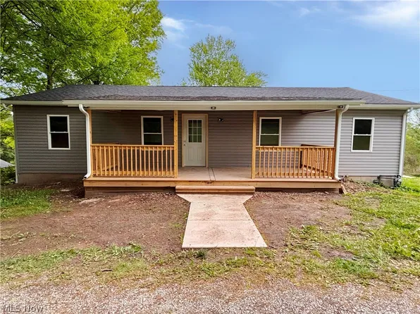 255 Sunview Ln, Follansbee, WV 26037
