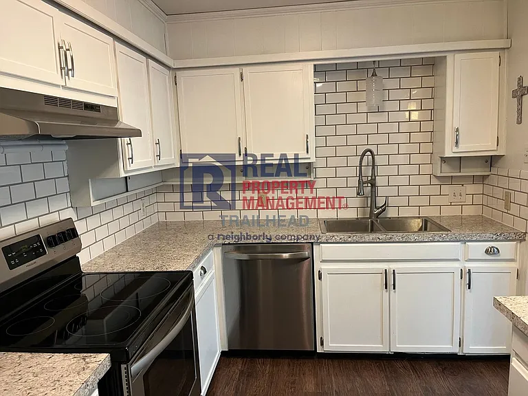 6402 Espana Dr — Photo 10