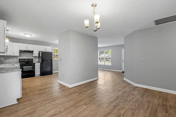 1811 Cody Ave — Photo 8