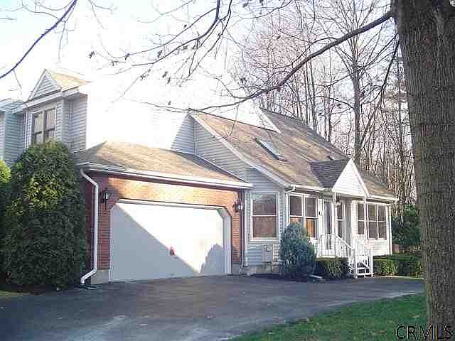 1st image of 3 Woodside Dr