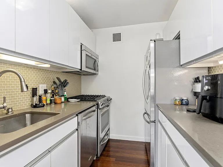 100 W 93rd St #5A — Photo 3