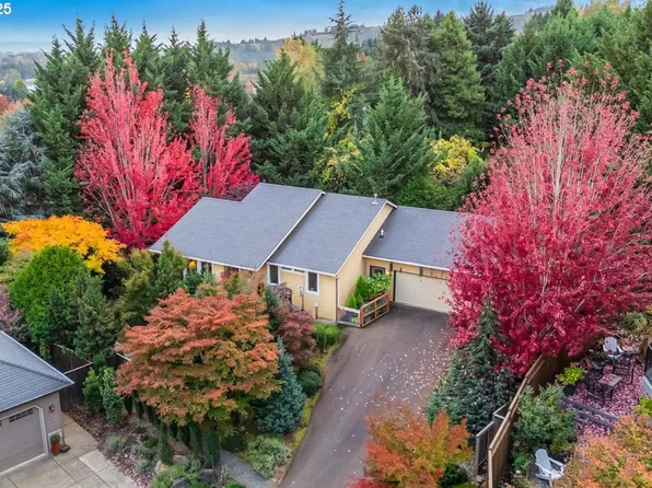 1039 SW Upland Dr, Dundee, OR 97115