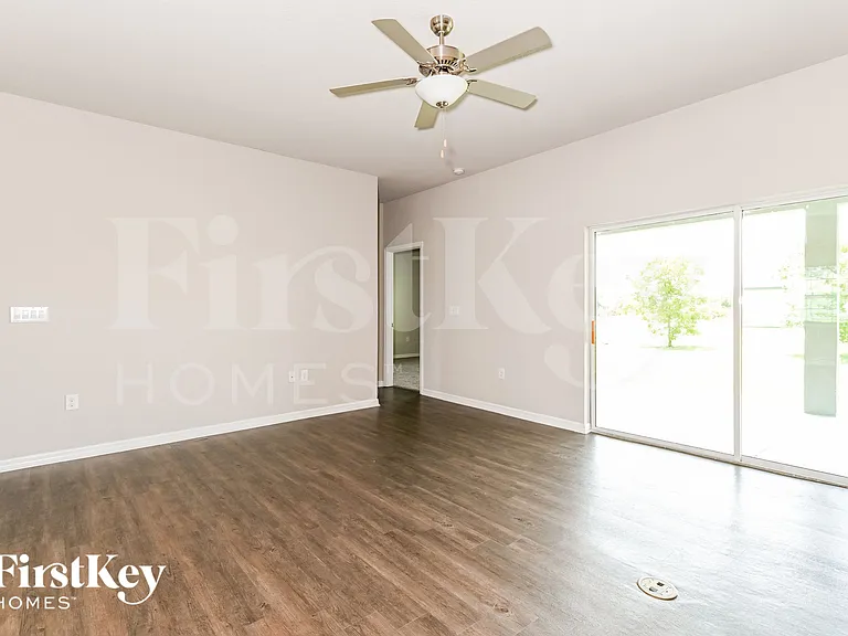 2216 NW 18th Ter — Photo 3
