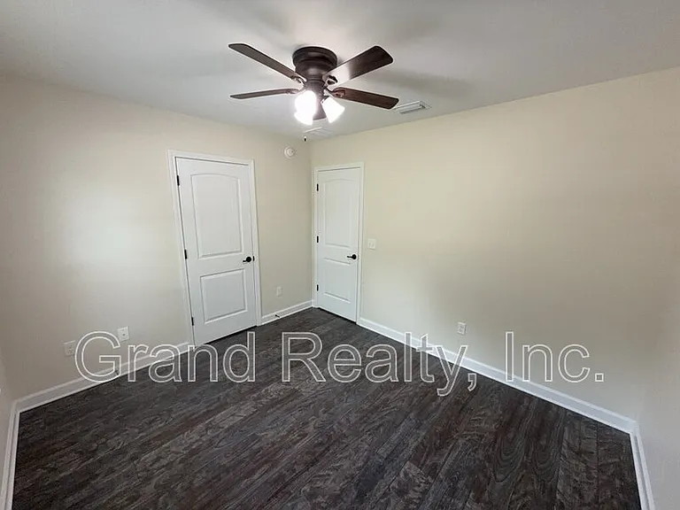 4025 Brittany Ln — Photo 12