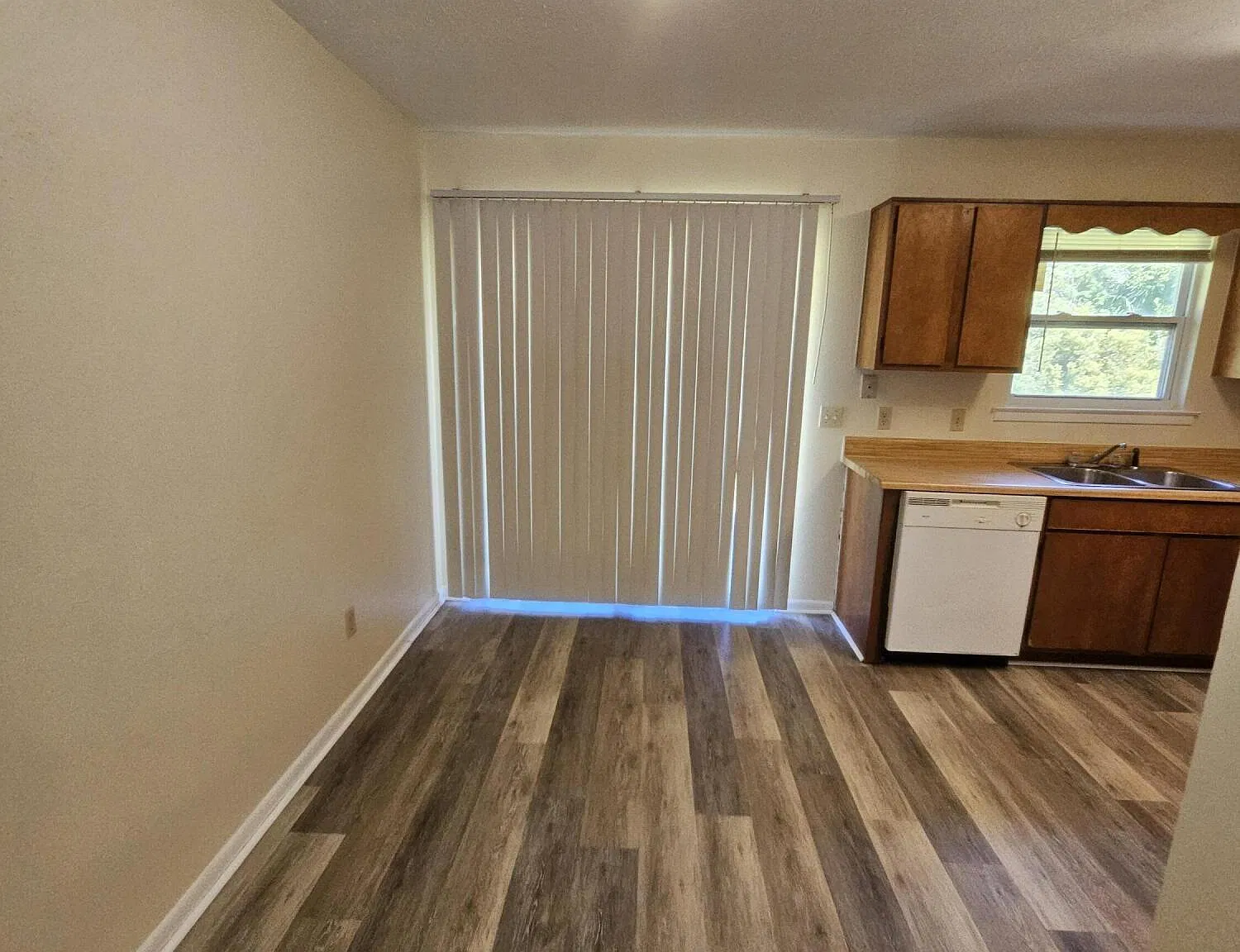 2 bed, 900 sqft, $1,100 — Photo 4
