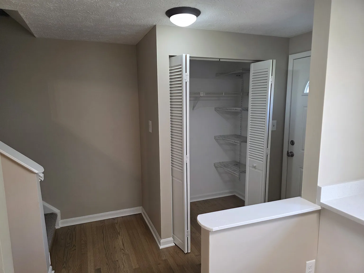 2 bed, 1330 sqft, $2,300 — Photo 2