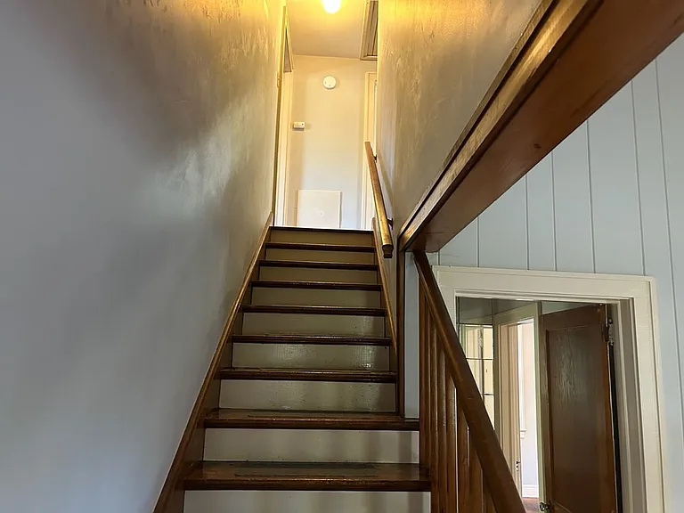 2300 Rosewood Ave — Photo 6