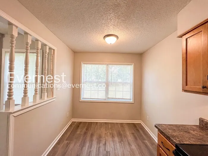 3060 Fairmeadow Dr — Photo 7