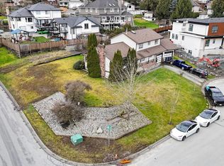 5737 190th St, Surrey, BC V3S 7M5