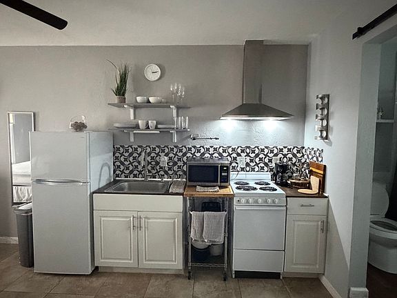 5th image of 2058 NW 31st Ave