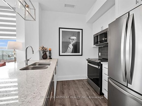 3rd image of 470 Dundas St E #515