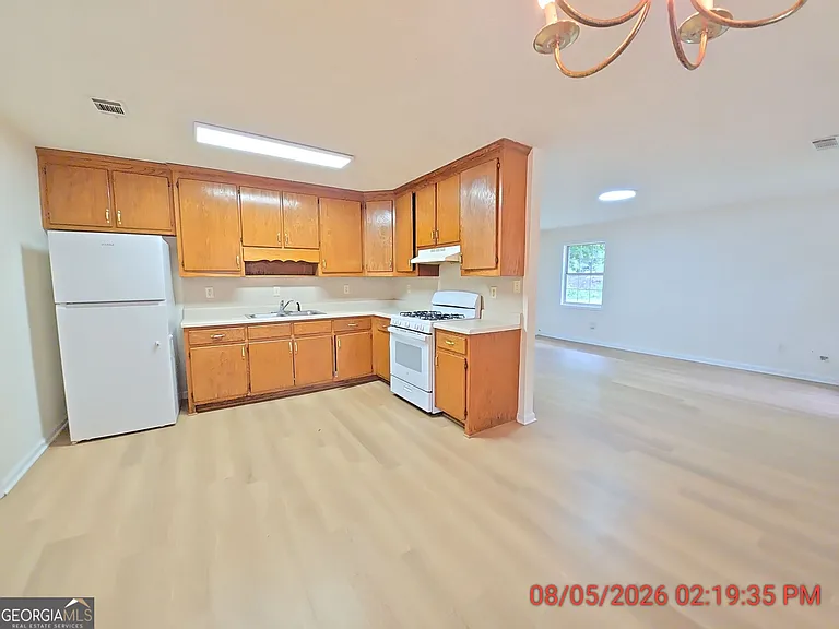 48 Phillips Dr — Photo 3