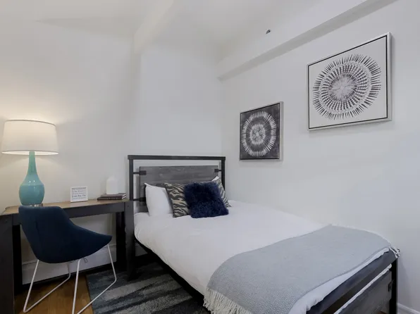 407 East 12th Street image 13 of 16