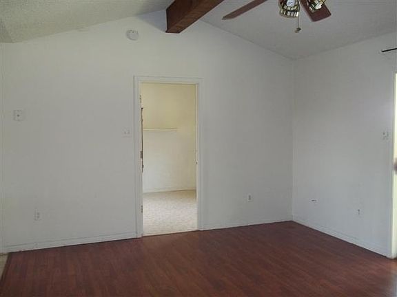 4th image of 907 Marilyn Dr