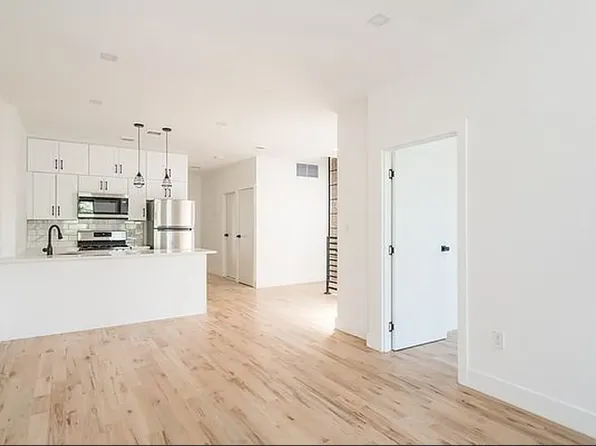 297 Hinsdale Street image 2 of 15