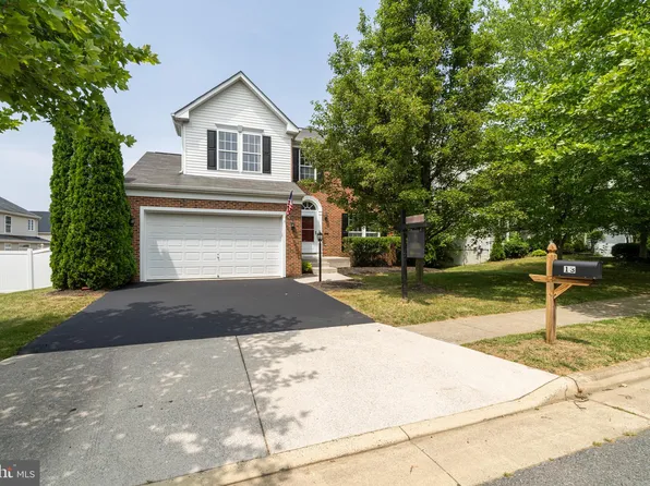 13 Stocks St, Lovettsville, VA 20180